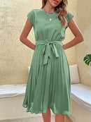 Vestido Plissado Gola Redonda Manga Curta